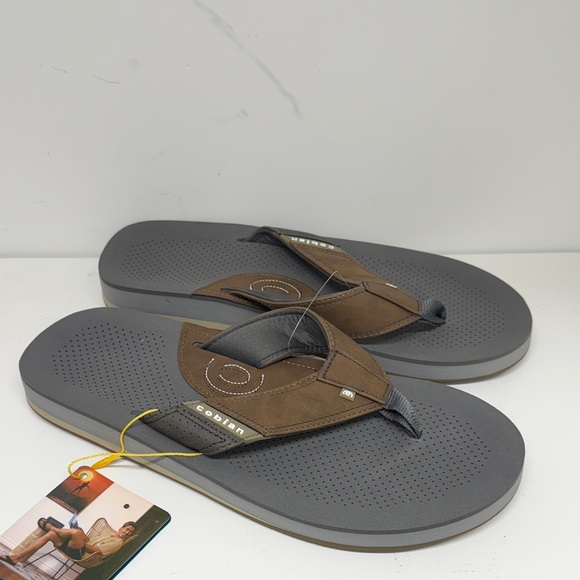 Cobian Men's ARV 2 Flip Flops - Picture 1 of 6
